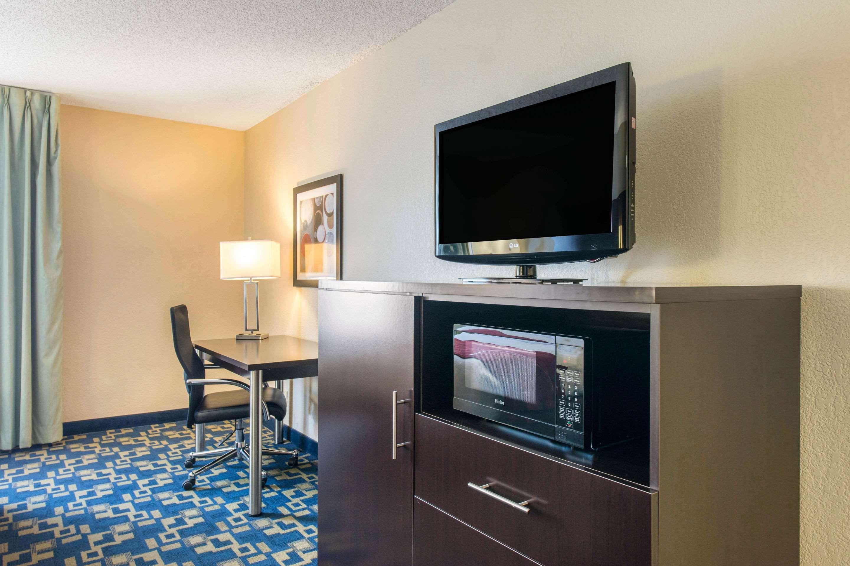 Comfort Inn & Suites Near Universal Orlando Resort-Convention Ctr Экстерьер фото